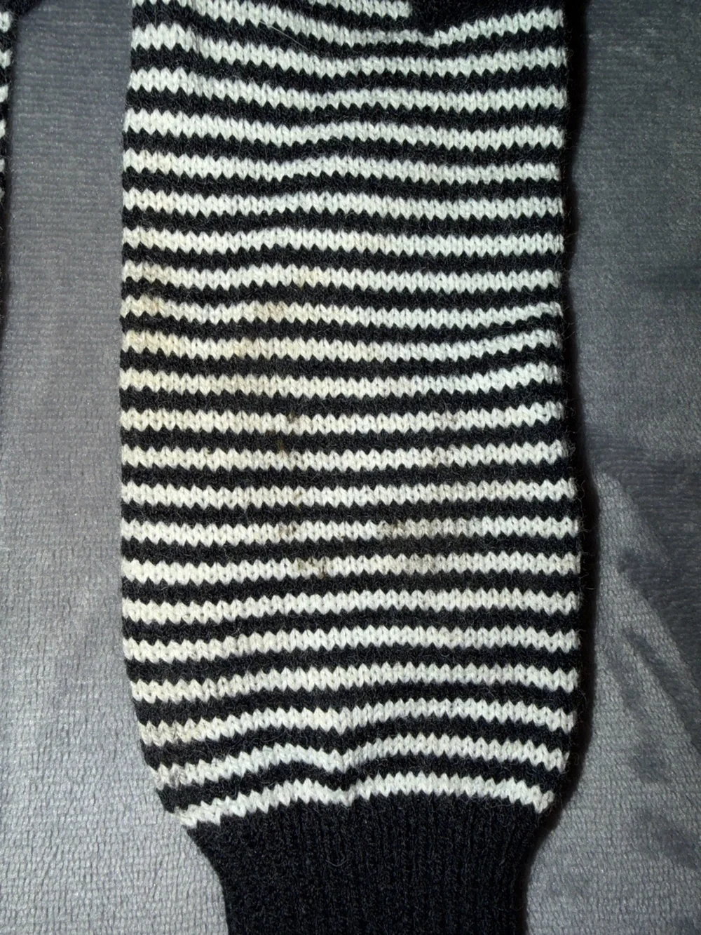 🖤🤍 Striped Knit Arm Cuffs/ Fingerless Gloves